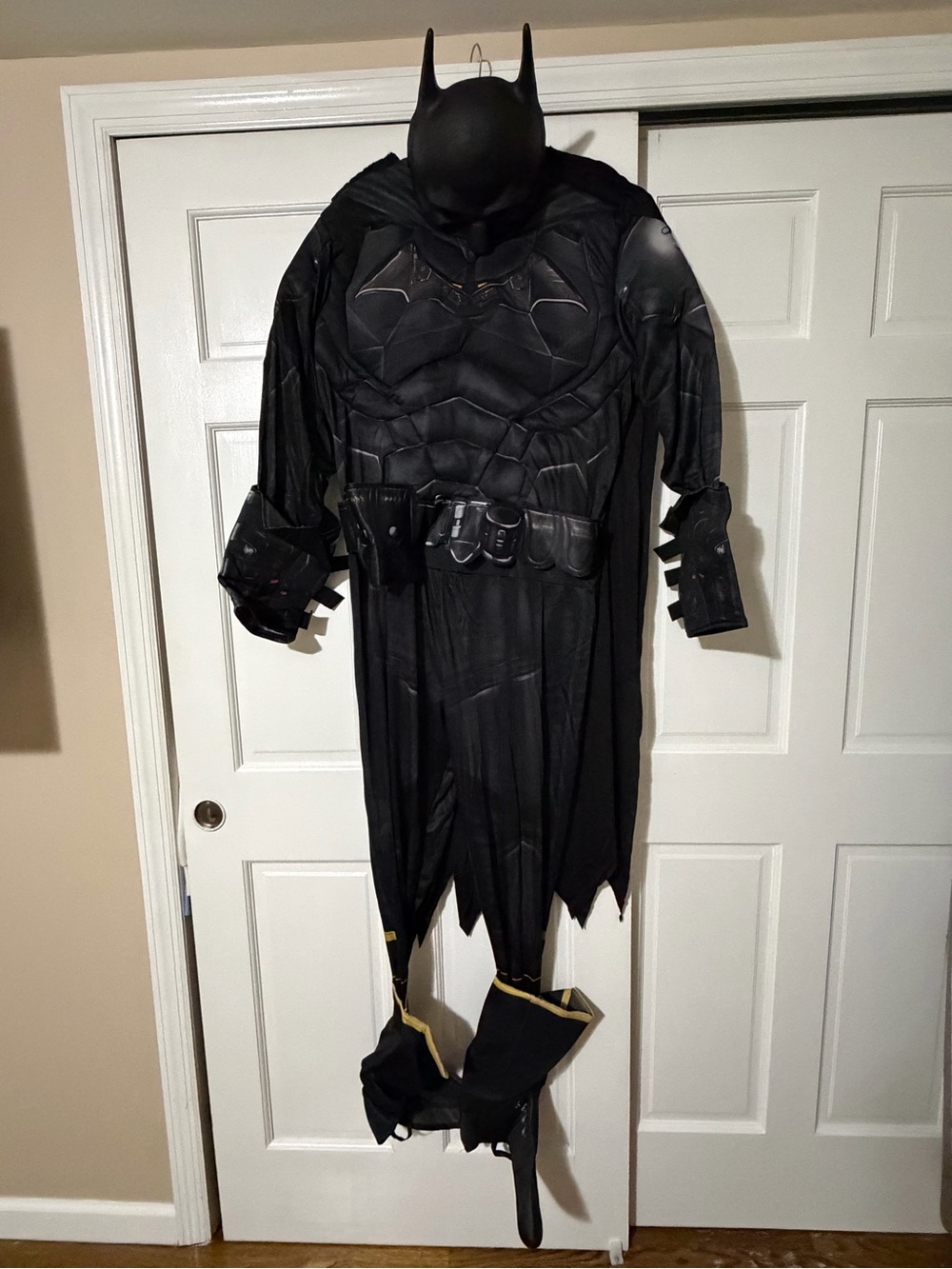 Mens Black Batman-Style Costume with Cape and Mask